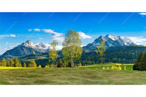 Buckelwiesen bei Mittenwald mit Blick zum Wetterstein und den Arnspitzen - Wohlklang - Seitenverhältnis 2:1 - Arnspitzen und Wettersteinspitze - weitere Infos unter https://www.kriner-weiermann.de