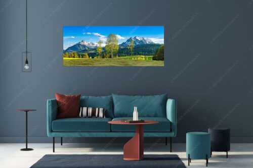 Buckelwiesen bei Mittenwald mit Blick zum Wetterstein und den Arnspitzen - Wohlklang - Größe ca. 175x70cm, Seitenverhältnis 2,5:1 - Arnspitzen und Wettersteinspitze - weitere Infos unter https://www.kriner-weiermann.de