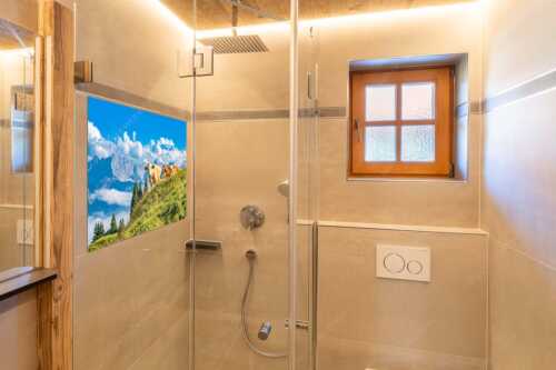 Jungvieh auf der Wallgaueralm mit Karwendel - Wos is - Größe ca. 120x80cm, Seitenverhältnis 3:2 - Rinderkälber auf Wallgaueralm mit Wörner - weitere Infos unter https://www.kriner-weiermann.de