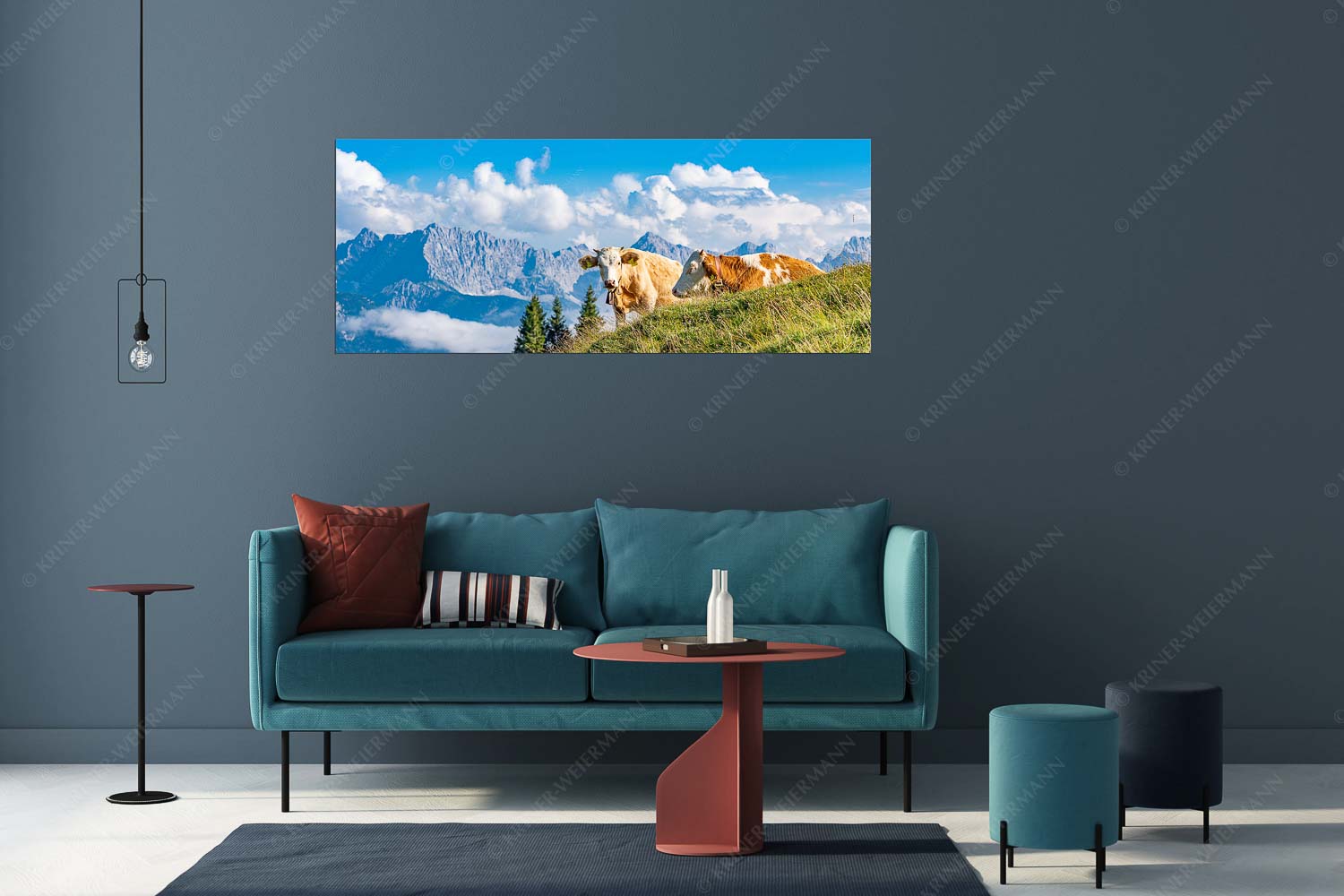 Jungvieh auf der Wallgaueralm mit Karwendel - Wos is - Größe ca. 175x70cm, Seitenverhältnis 2,5:1 - Rinderkälber auf Wallgaueralm mit Wörner - weitere Infos unter https://www.kriner-weiermann.de