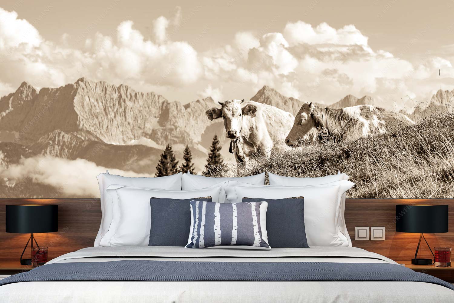 Wos is – Größe ca. 350x140cm, Seitenverhältnis 2,5:1 — Rinderkälber auf Wallgaueralm mit Wörner Jungvieh auf der Wallgaueralm mit Karwendel - Wos is - Größe ca. 350x140cm, Seitenverhältnis 2,5:1 - Rinderkälber auf Wallgaueralm mit Wörner - weitere Infos unter https://www.kriner-weiermann.de