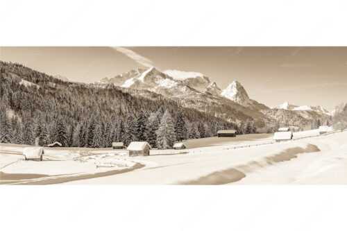 Romantische Winterlandschaft mit Heustadel, viel Schnee und Blick zum Zugspitzmassiv - Zeitlos - Seitenverhältnis 2,5:1 - Werdenfelser Winterlandschaft mit Zugspitze - weitere Infos unter https://www.kriner-weiermann.de