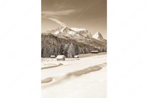 Romantische Winterlandschaft mit Heustadel, viel Schnee und Blick zum Zugspitzmassiv - Zeitlos - Seitenverhältnis 2:3 - Werdenfelser Winterlandschaft mit Zugspitze - weitere Infos unter https://www.kriner-weiermann.de
