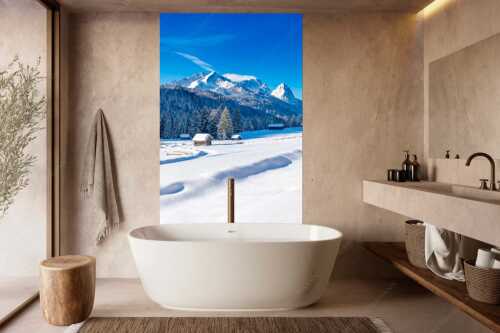Romantische Winterlandschaft mit Heustadel, viel Schnee und Blick zum Zugspitzmassiv - Zeitlos - Größe ca. 160x240cm, Seitenverhältnis 2:3 - Werdenfelser Winterlandschaft mit Zugspitze - weitere Infos unter https://www.kriner-weiermann.de