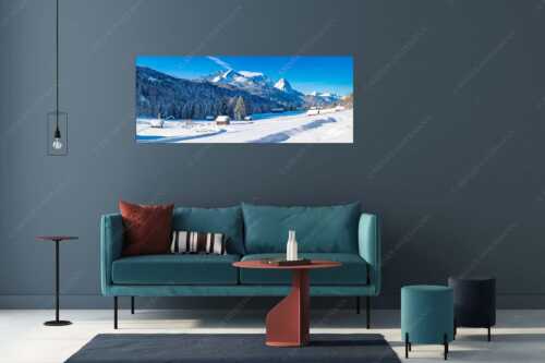 Romantische Winterlandschaft mit Heustadel, viel Schnee und Blick zum Zugspitzmassiv - Zeitlos - Größe ca. 175x70cm, Seitenverhältnis 2,5:1 - Werdenfelser Winterlandschaft mit Zugspitze - weitere Infos unter https://www.kriner-weiermann.de