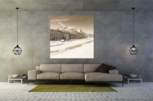 Romantische Winterlandschaft mit Heustadel, viel Schnee und Blick zum Zugspitzmassiv - Zeitlos - Größe ca. 160x160cm, Seitenverhältnis 1:1 - Werdenfelser Winterlandschaft mit Zugspitze - weitere Infos unter https://www.kriner-weiermann.de