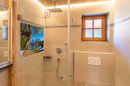 Alter Ahornbaum bei den Liegewiesen vom Barmsee, den Karwendel im Blick - Zeitzeuge - Größe ca. 120x80cm, Seitenverhältnis 3:2 - Ahorn am Barmsee - weitere Infos unter https://www.kriner-weiermann.de