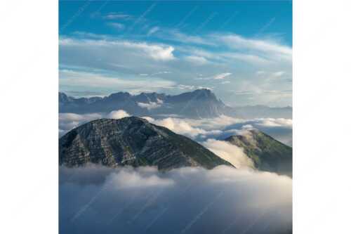 Blick vom Estergebirge ins Wettersteingebirge mit Zugspitze - Zufriedenheit - Seitenverhältnis 1:1 - Wetterstein Panorama - weitere Infos unter https://www.kriner-weiermann.de