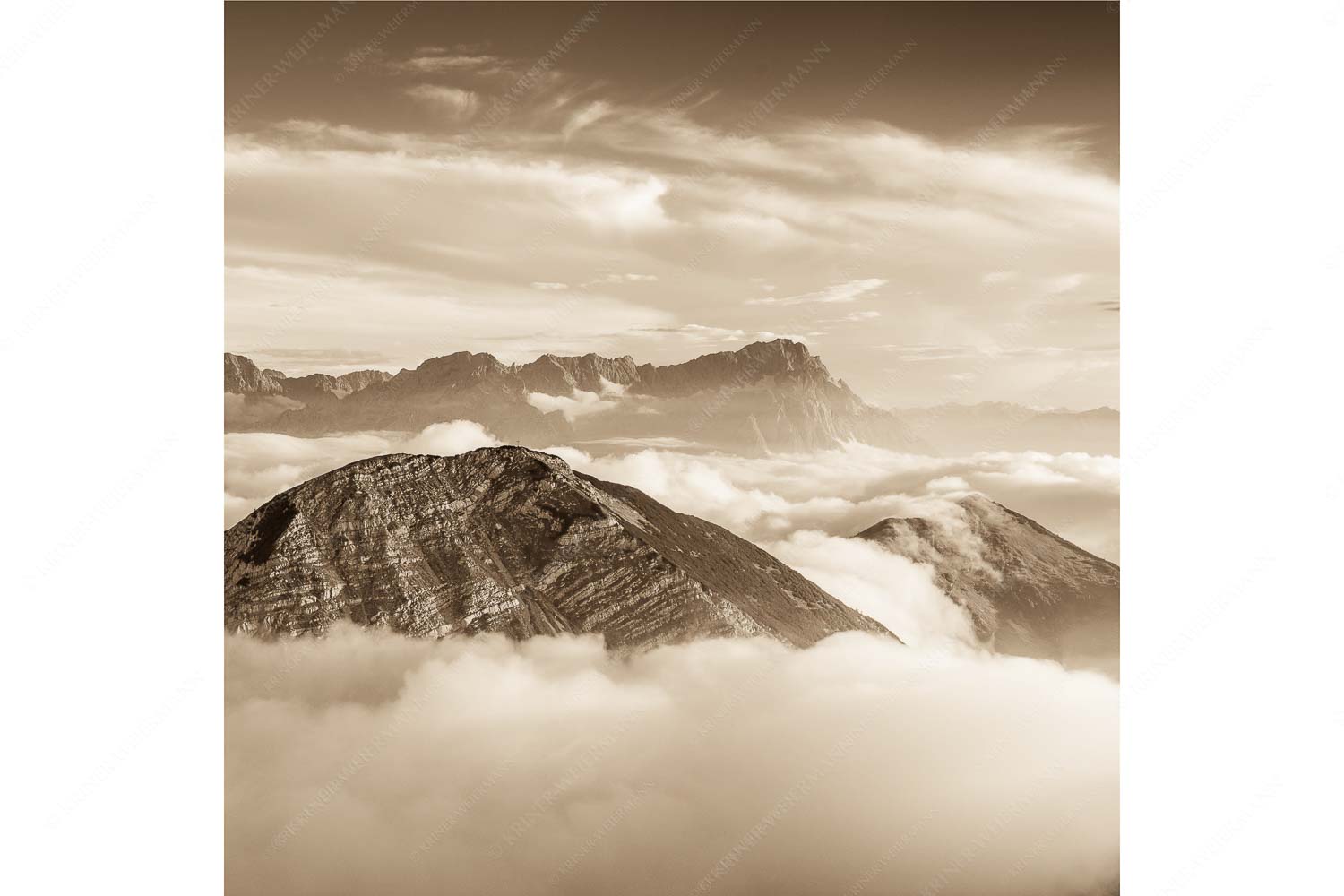 Zufriedenheit – Seitenverhältnis 1:1 — Wetterstein Panorama Blick vom Estergebirge ins Wettersteingebirge mit Zugspitze