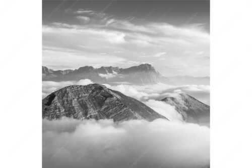 Blick vom Estergebirge ins Wettersteingebirge mit Zugspitze - Zufriedenheit - Seitenverhältnis 1:1 - Wetterstein Panorama - weitere Infos unter https://www.kriner-weiermann.de