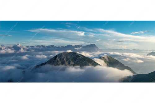 Blick vom Estergebirge ins Wettersteingebirge mit Zugspitze - Zufriedenheit - Seitenverhältnis 2,5:1 - Wetterstein Panorama - weitere Infos unter https://www.kriner-weiermann.de