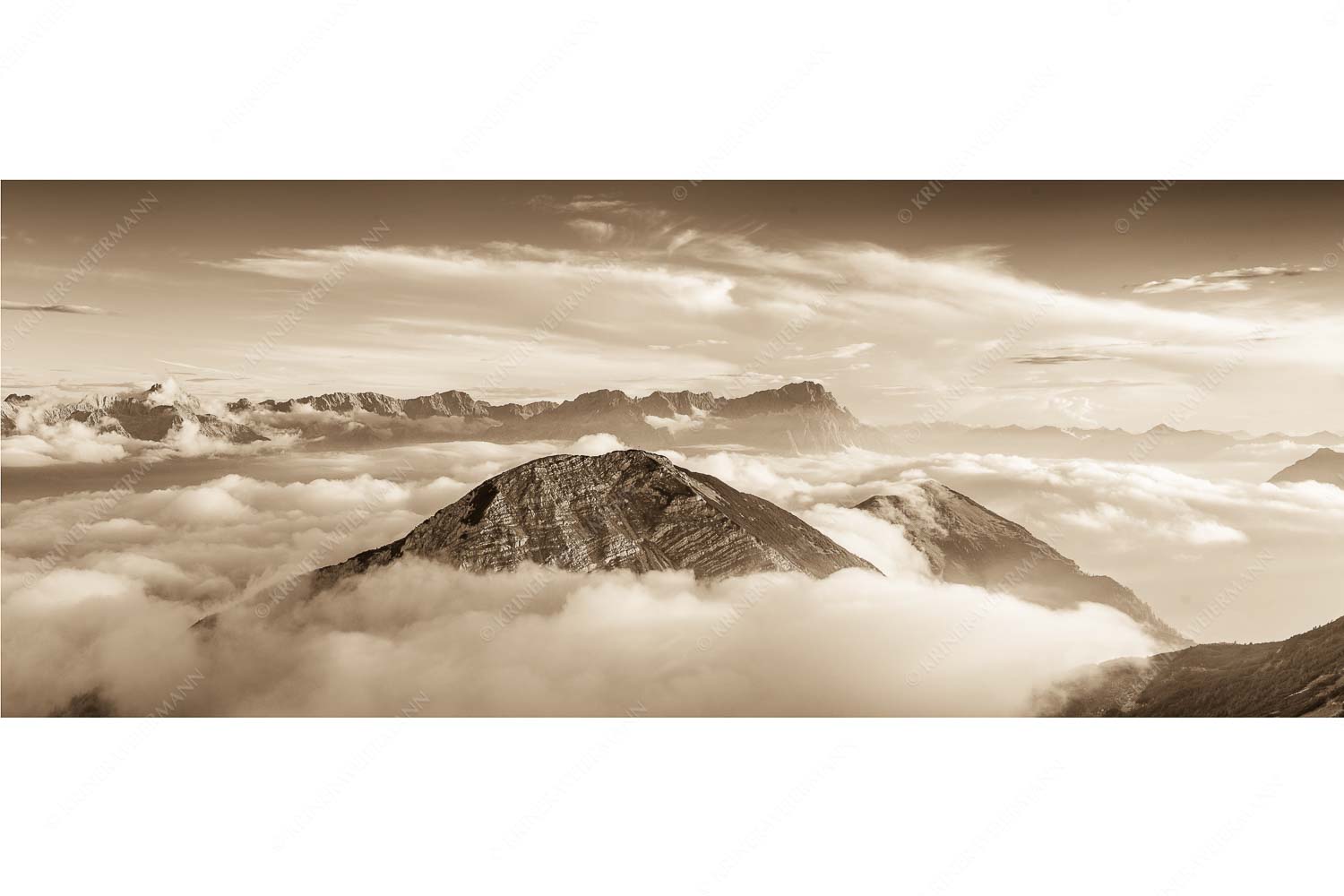 Zufriedenheit – Seitenverhältnis 2,5:1 — Wetterstein Panorama Blick vom Estergebirge ins Wettersteingebirge mit Zugspitze