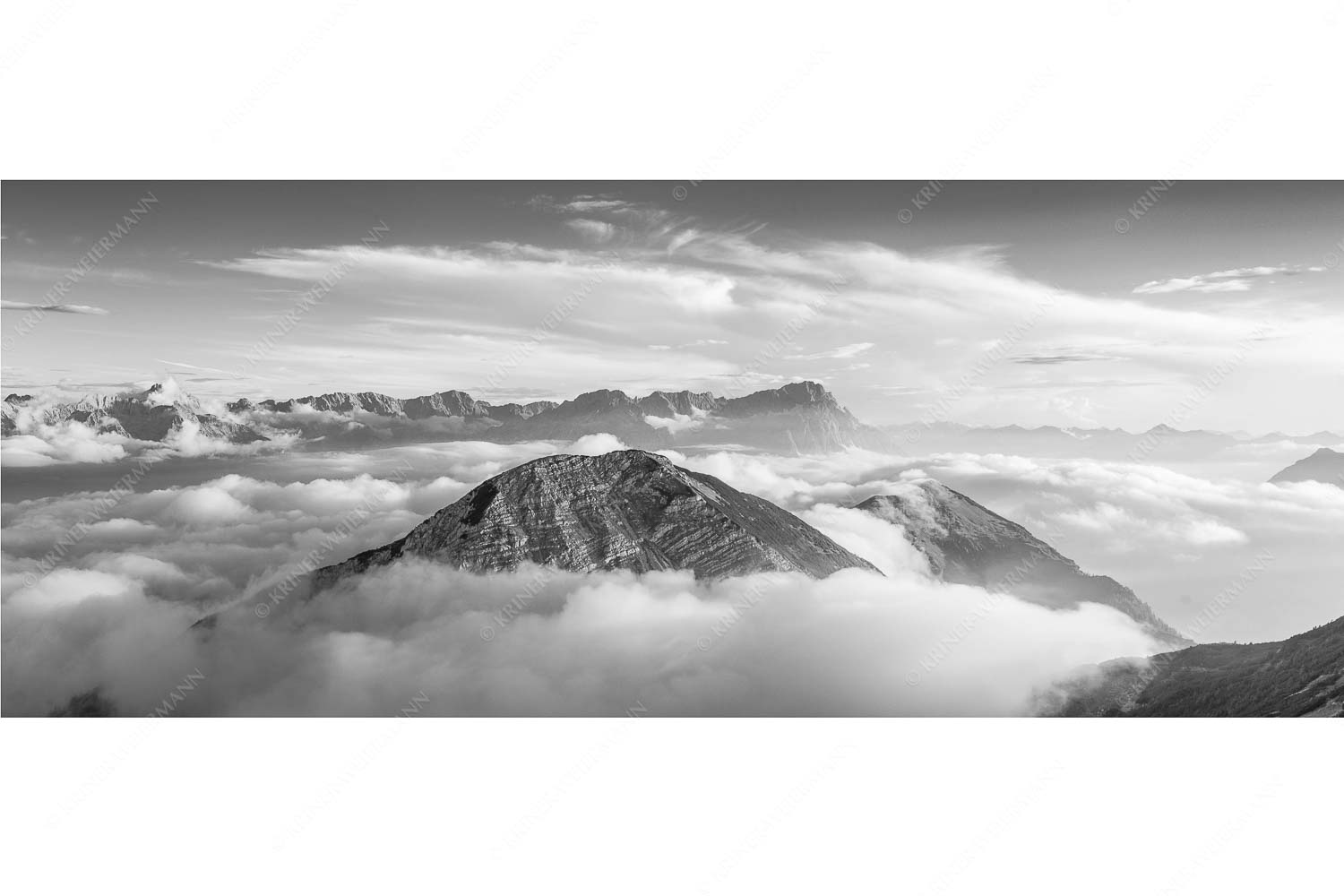 Blick vom Estergebirge ins Wettersteingebirge mit Zugspitze