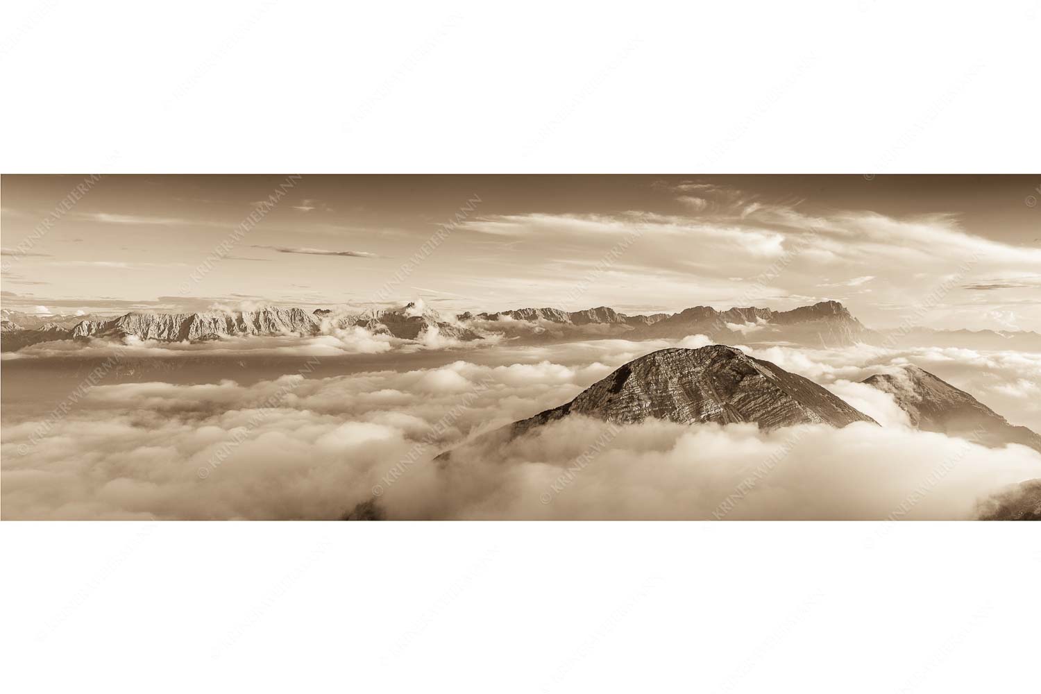 Blick vom Estergebirge ins Wettersteingebirge mit Zugspitze
