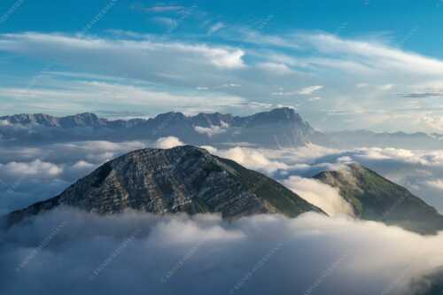 Blick vom Estergebirge ins Wettersteingebirge mit Zugspitze - Zufriedenheit - Seitenverhältnis 3:2 - Wetterstein Panorama - weitere Infos unter https://www.kriner-weiermann.de