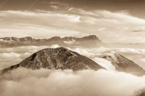 Blick vom Estergebirge ins Wettersteingebirge mit Zugspitze - Zufriedenheit - Seitenverhältnis 3:2 - Wetterstein Panorama - weitere Infos unter https://www.kriner-weiermann.de