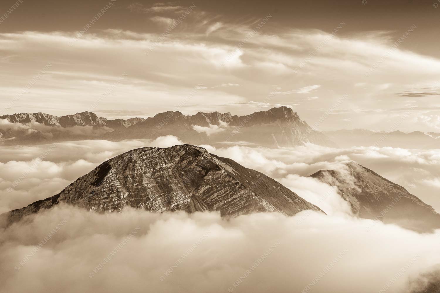 Blick vom Estergebirge ins Wettersteingebirge mit Zugspitze