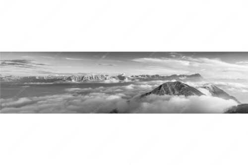 Blick vom Estergebirge ins Wettersteingebirge mit Zugspitze - Zufriedenheit - Seitenverhältnis 4:1 - Wetterstein Panorama - weitere Infos unter https://www.kriner-weiermann.de