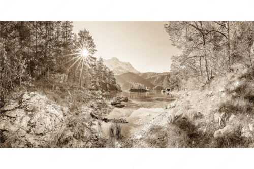 Blick über Eibsee zur aufgehenden Sonne an der Zugspitze - Zugspitzstern - Seitenverhältnis 2:1 - Eibsee mit Zugspitze - weitere Infos unter https://www.kriner-weiermann.de
