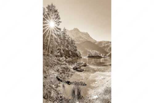 Blick über Eibsee zur aufgehenden Sonne an der Zugspitze - Zugspitzstern - Seitenverhältnis 2:3 - Eibsee mit Zugspitze - weitere Infos unter https://www.kriner-weiermann.de