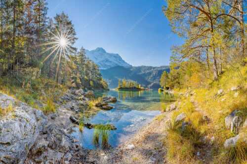 Blick über Eibsee zur aufgehenden Sonne an der Zugspitze - Zugspitzstern - Seitenverhältnis 3:2 - Eibsee mit Zugspitze - weitere Infos unter https://www.kriner-weiermann.de