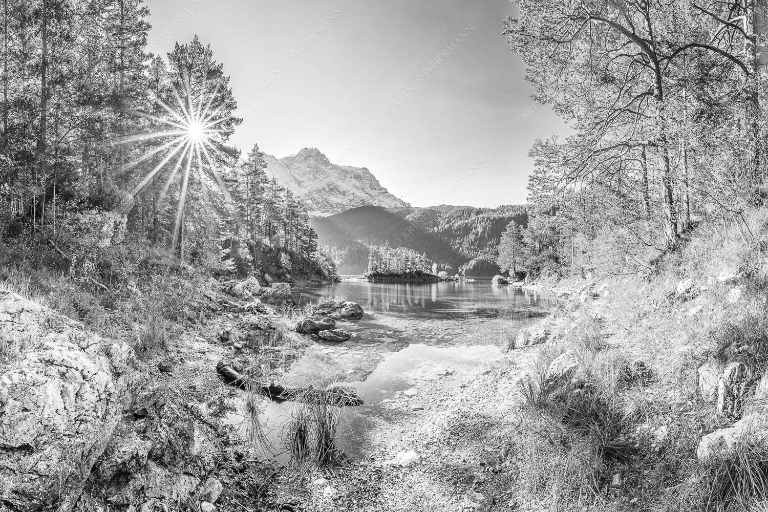 Zugspitzstern – Seitenverhältnis 3:2 — Eibsee mit Zugspitze Blick über Eibsee zur aufgehenden Sonne an der Zugspitze