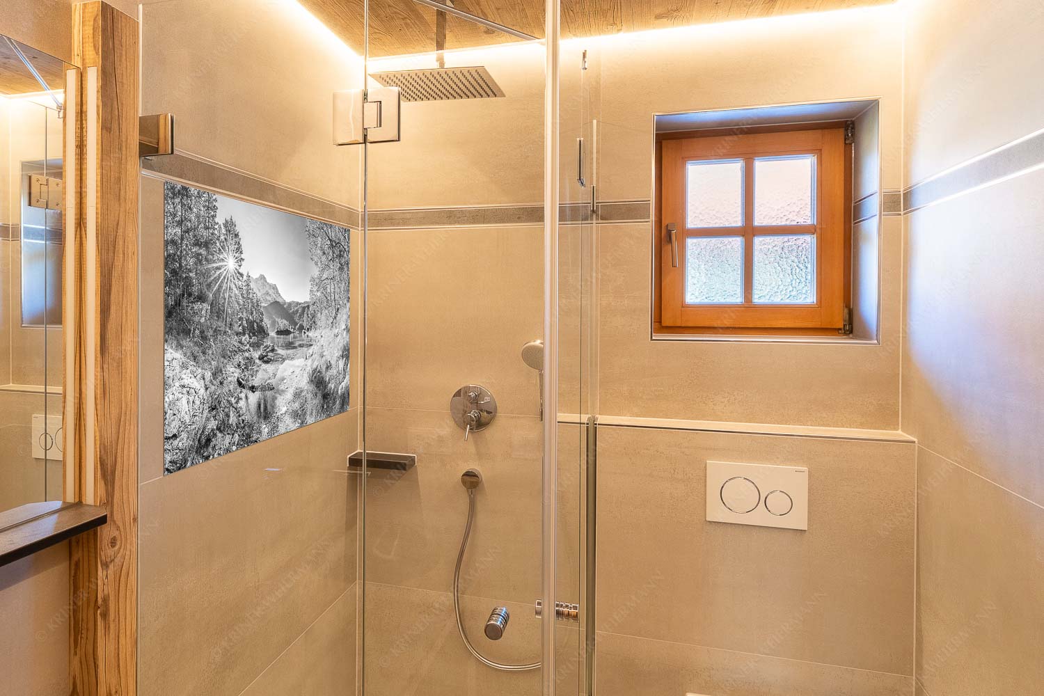 Zugspitzstern – Größe ca. 120x80cm, Seitenverhältnis 3:2 — Eibsee mit Zugspitze Blick über Eibsee zur aufgehenden Sonne an der Zugspitze - Zugspitzstern - Größe ca. 120x80cm, Seitenverhältnis 3:2 - Eibsee mit Zugspitze - weitere Infos unter https://www.kriner-weiermann.de