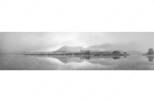 Einzigartige Morgenstimmung mit Licht und Nebel am Schmalensee bei Sonnenaufgang - Zwielicht - Seitenverhältnis 4:1 - Schmalensee mit Soierngebirge - weitere Infos unter https://www.kriner-weiermann.de