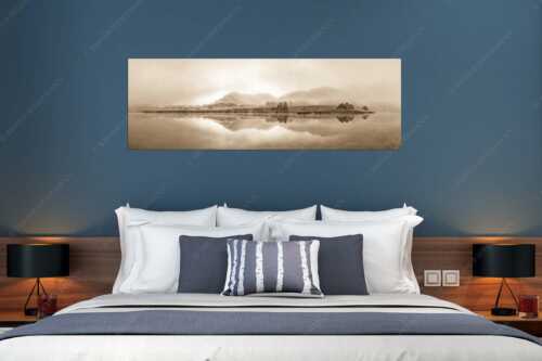 Einzigartige Morgenstimmung mit Licht und Nebel am Schmalensee bei Sonnenaufgang - Zwielicht - Größe ca. 180x60cm, Seitenverhältnis 3:1 - Schmalensee mit Soierngebirge - weitere Infos unter https://www.kriner-weiermann.de