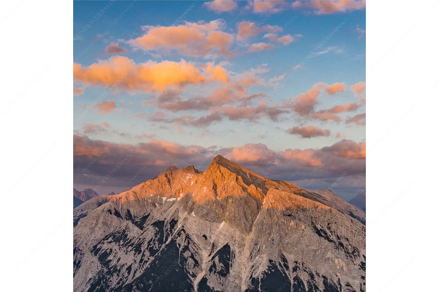 Blick über das Karwendeltal zur Pleisenspitze im Karwendelgebirge