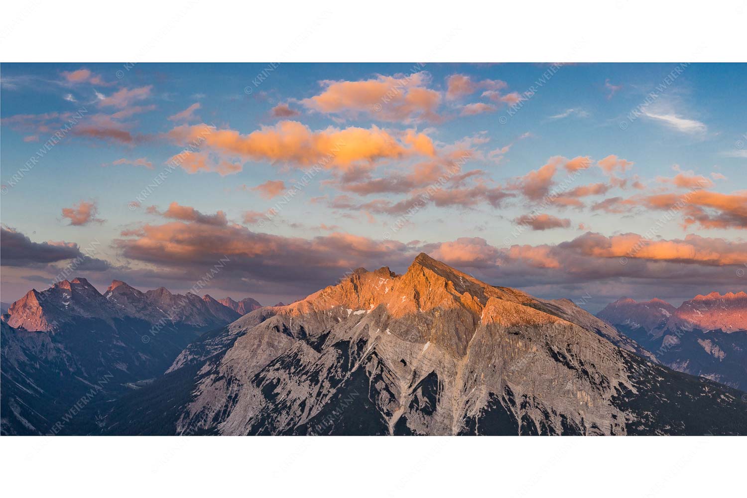 Zwischen den Tälern – Seitenverhältnis 2:1 — Pleisenspitze im Karwendel Blick über das Karwendeltal zur Pleisenspitze im Karwendelgebirge