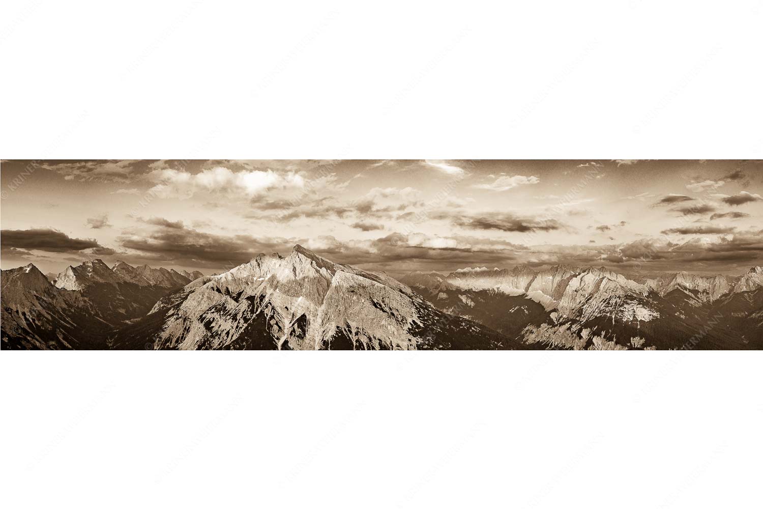 Zwischen den Tälern – Seitenverhältnis 4:1 — Pleisenspitze im Karwendel Blick über das Karwendeltal zur Pleisenspitze im Karwendelgebirge
