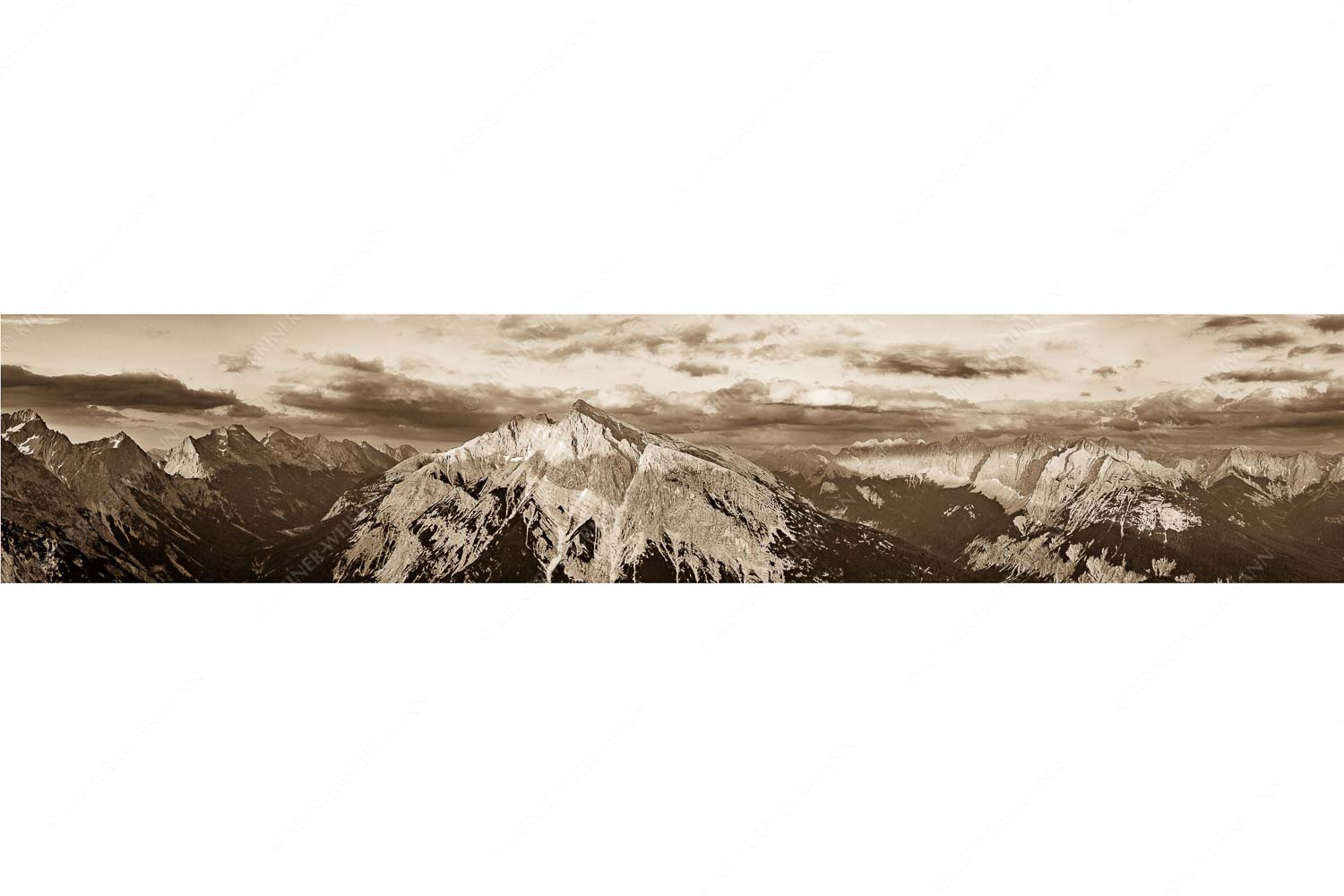 Zwischen den Tälern – Seitenverhältnis 5:1 — Pleisenspitze im Karwendel Blick über das Karwendeltal zur Pleisenspitze im Karwendelgebirge