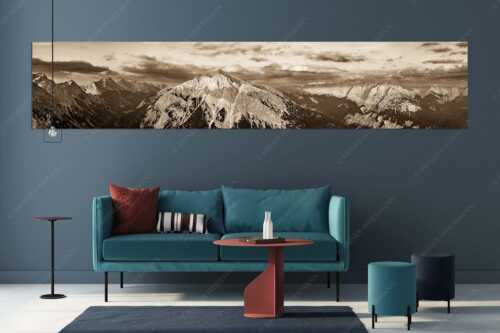 Blick über das Karwendeltal zur Pleisenspitze im Karwendelgebirge - Zwischen den Tälern - Größe ca. 350x70cm, Seitenverhältnis 5 - Pleisenspitze im Karwendel - weitere Infos unter https://www.kriner-weiermann.de
