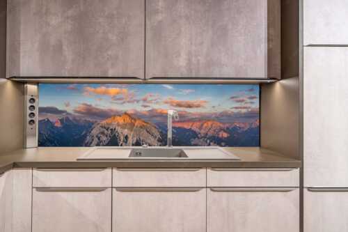 Blick über das Karwendeltal zur Pleisenspitze im Karwendelgebirge - Zwischen den Tälern - Größe ca. 200x50cm, Seitenverhältnis ca: 4:1 - Pleisenspitze im Karwendel - weitere Infos unter https://www.kriner-weiermann.de