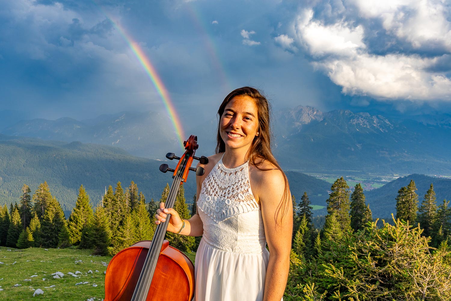 Veronika Kammermeier spielt Cello im Estergebirge - Mountain meets music - Regenbogen
