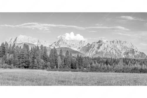 Panoramablick auf das Soiern-, Karwendel-, Wetterstein und Estergebirge - Alle im Blick - Seitenverhältnis 2:1 - Soiern Karwendel Wetterstein und Estergebirge - weitere Infos unter https://www.kriner-weiermann.de