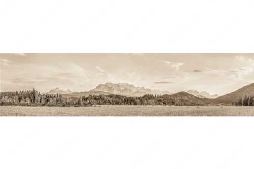 Panoramablick auf das Soiern-, Karwendel-, Wetterstein und Estergebirge - Alle im Blick - Seitenverhältnis 4:1 - Soiern Karwendel Wetterstein und Estergebirge - weitere Infos unter https://www.kriner-weiermann.de