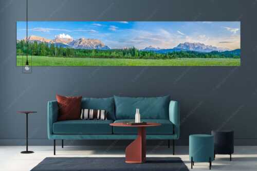 Panoramablick auf das Soiern-, Karwendel-, Wetterstein und Estergebirge - Alle im Blick - Größe ca. 350x70cm, Seitenverhältnis 5:1 - Soiern Karwendel Wetterstein und Estergebirge - weitere Infos unter https://www.kriner-weiermann.de