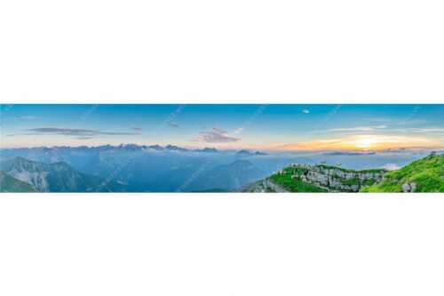 Bergschafe am Gipfel des Schafreiter im Karwendelgebirge bei Sonnenuntergang - Alle Schäfchen beisammen - Seitenverhältnis 5:1 - Schafe am Schafreiter im Karwendel - weitere Infos unter https://www.kriner-weiermann.de