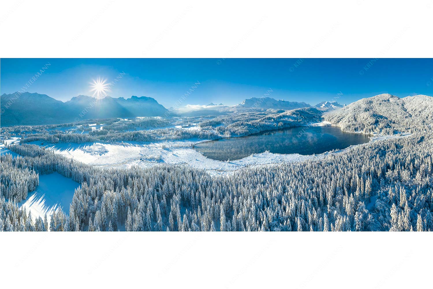 Alles weiß am Barmsee – Seitenverhältnis 2,5:1 — Winter am Barmsee Blick über den Barmsee zum Karwendel- und Wettersteingebirge