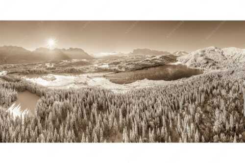 Blick über den Barmsee zum Karwendel- und Wettersteingebirge - Alles weiß am Barmsee - Seitenverhältnis 2:1 - Winter am Barmsee - weitere Infos unter https://www.kriner-weiermann.de