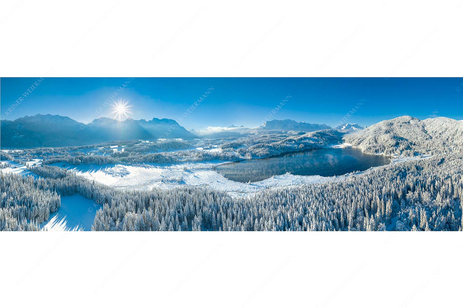 Blick über den Barmsee zum Karwendel- und Wettersteingebirge
