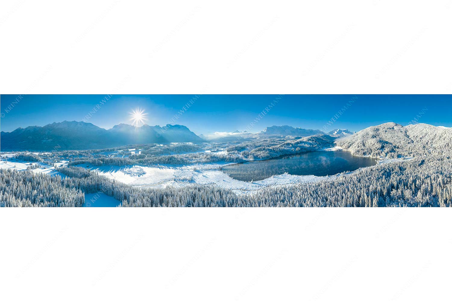 Blick über den Barmsee zum Karwendel- und Wettersteingebirge
