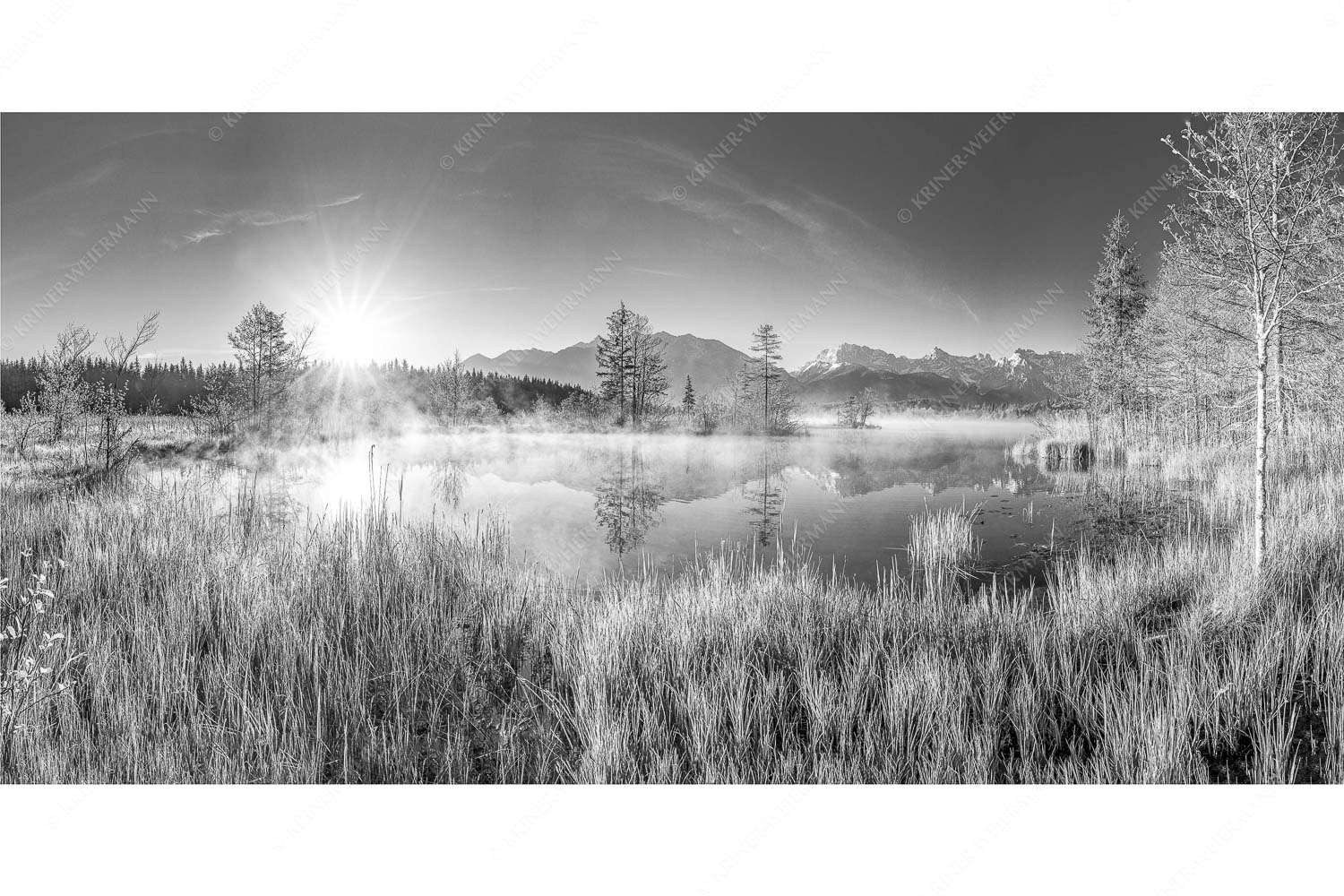 Sonnenaufgang am Barmsee mit Blick zum Karwendelgebirge