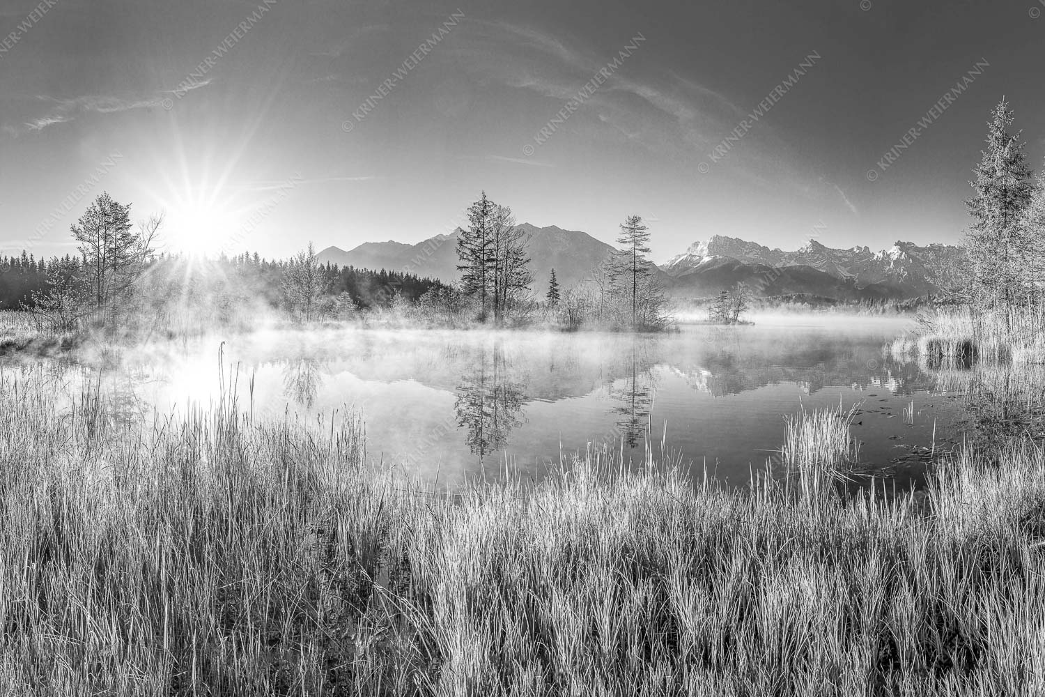 Sonnenaufgang am Barmsee mit Blick zum Karwendelgebirge