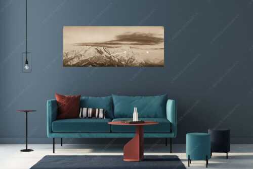 Erstes Morgenlicht am Wettersteinmassiv mit Monduntergang neben der Zugspitze - Am Wetterstein vorbei - Größe ca. 175x70cm, Seitenverhältnis 2,5:1 - Zugspitze Vollmond - weitere Infos unter https://www.kriner-weiermann.de