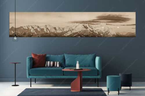 Erstes Morgenlicht am Wettersteinmassiv mit Monduntergang neben der Zugspitze - Am Wetterstein vorbei - Größe ca. 350x70cm, Seitenverhältnis 5:1 - Zugspitze Vollmond - weitere Infos unter https://www.kriner-weiermann.de