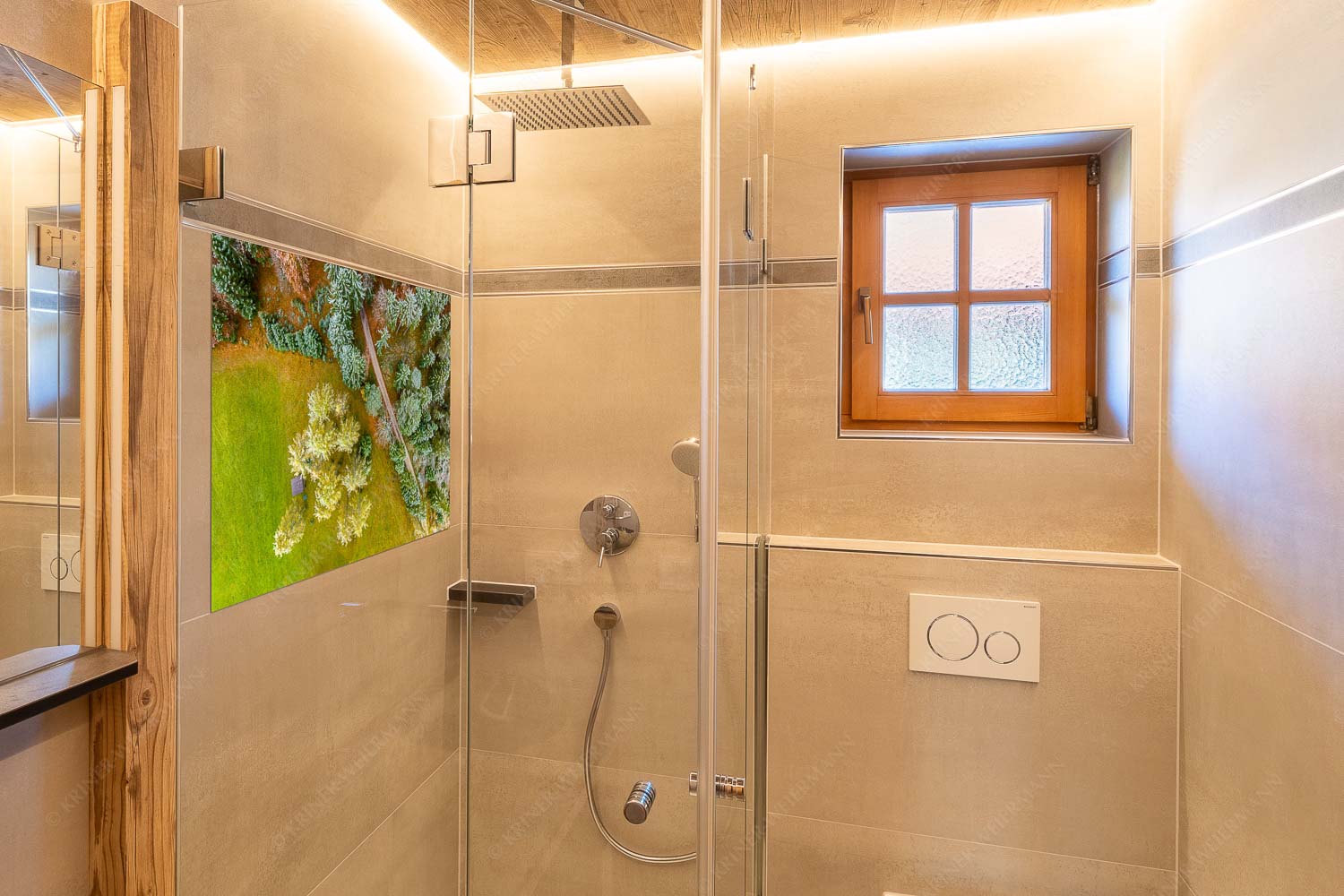 Angestaubt – Größe ca. 120x80cm, Seitenverhältnis 3:2 — Wald Draufsicht Leicht angeschneite Lärchen im Leutaschtal - Angestaubt - Größe ca. 120x80cm, Seitenverhältnis 3:2 - Wald Draufsicht - weitere Infos unter https://www.kriner-weiermann.de