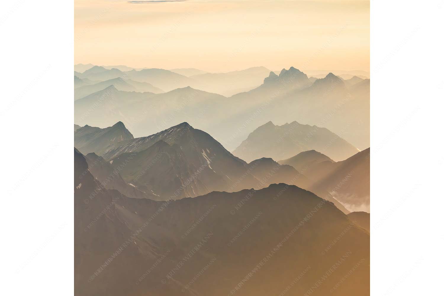 Mittsommerlicher Sonnenuntergang von der Zugspitze
